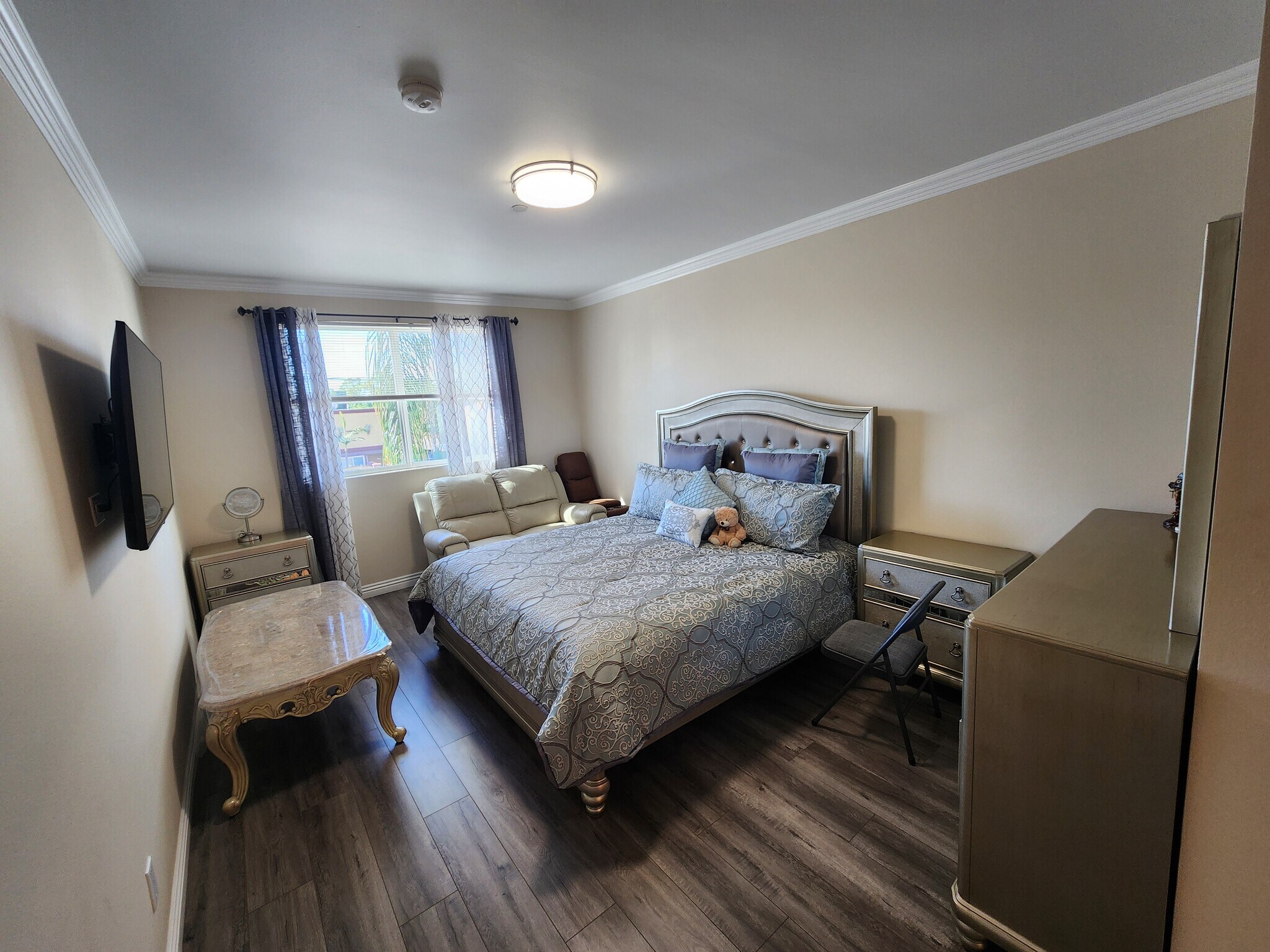 Building Photo - 13941 Sherman Way