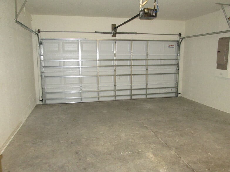 Garage - 2023 Sophia Pl