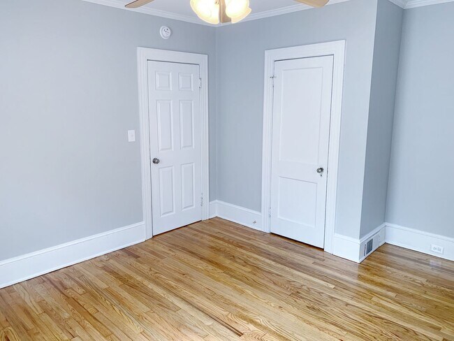 Building Photo - 3 Bed 2 Baths Grid home with fenced backya...