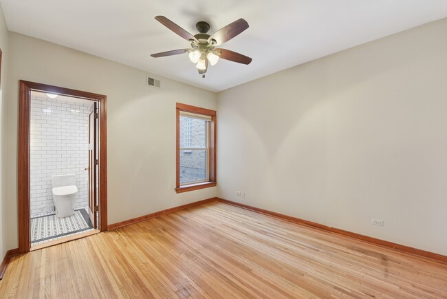 Building Photo - 4432 N Winchester Ave