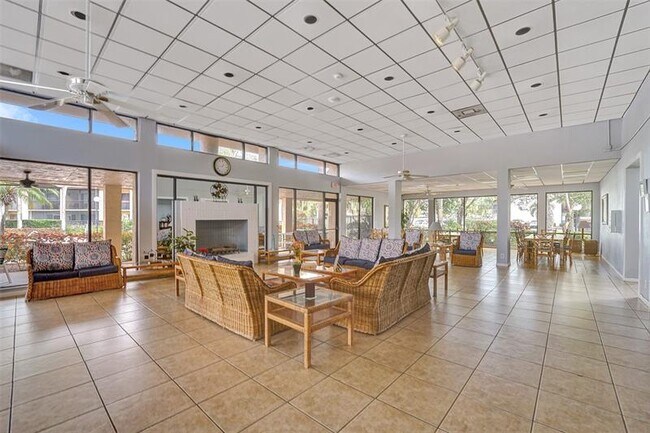 Building Photo - 2339 SW 15th St