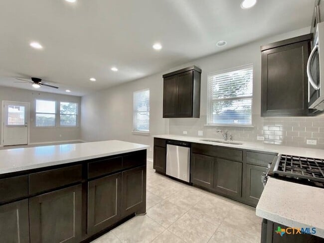 Building Photo - 2309 Pecan Island Dr