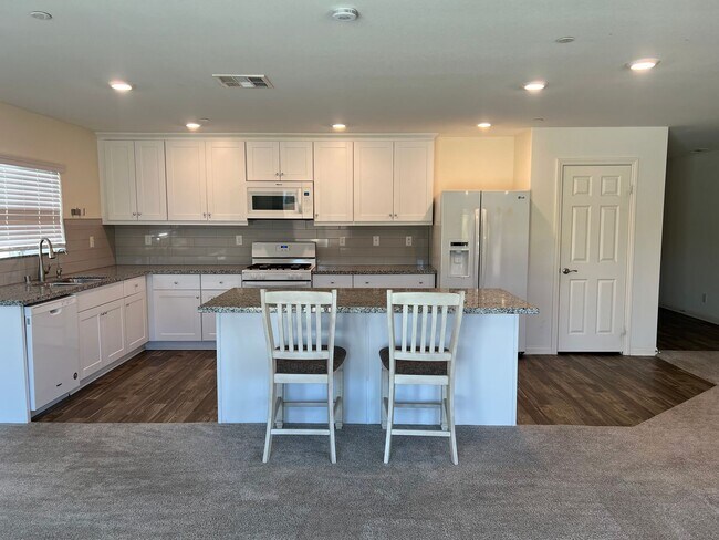 Building Photo - 3 Bedroom Plus Bonus Room Single Family Home w/ Solar For Rent in Lancaster