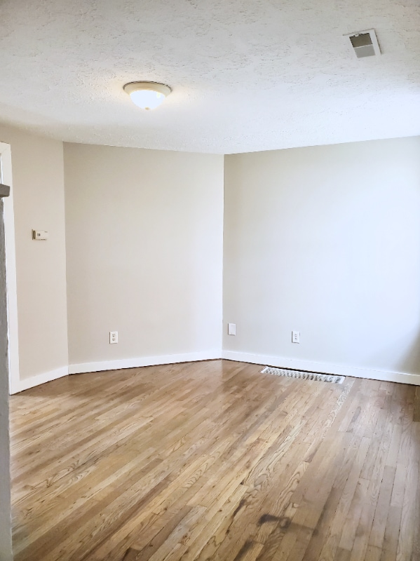 Building Photo - 90 E 8th Ave