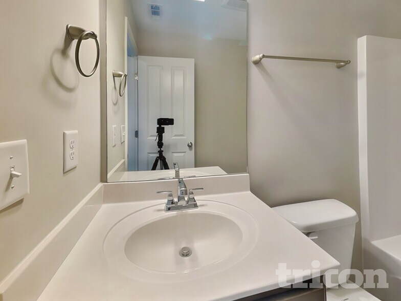 Building Photo - 324 Kinsale Dr