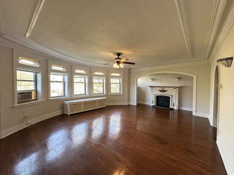 Building Photo - 1527 W Pratt Blvd