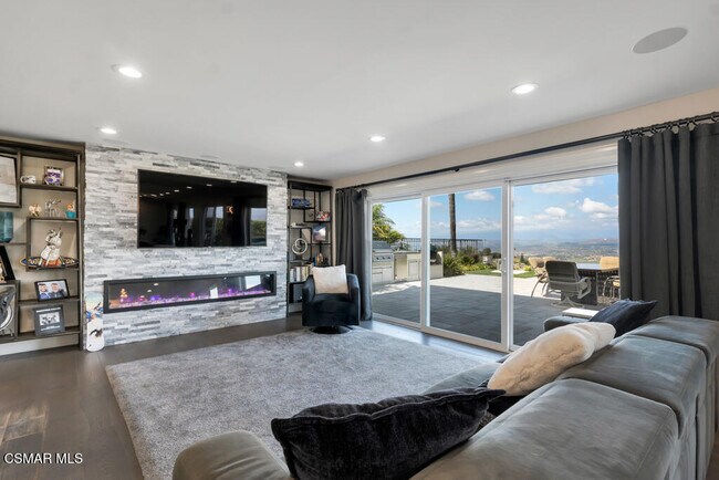 Building Photo - 4066 Calle Del Sol