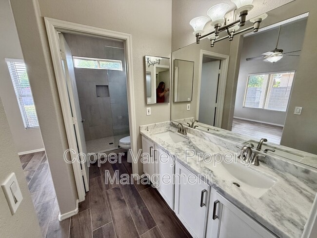 Building Photo - 4029 W Hackamore Dr