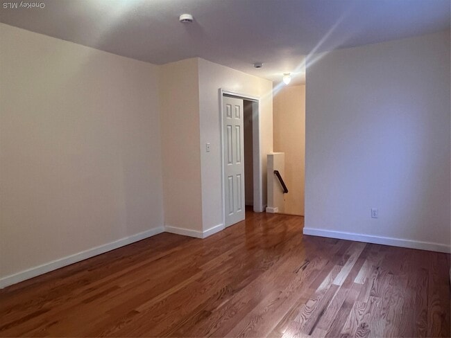 Building Photo - 1031 Halsey St