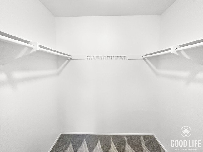 Building Photo - Stunning 2BD/2.5BA W/ In-Unit Laundry and ...