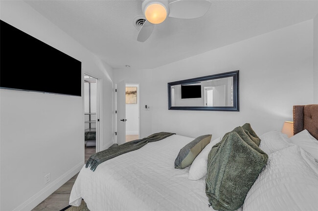 Building Photo - 3108 NE 42nd Ct