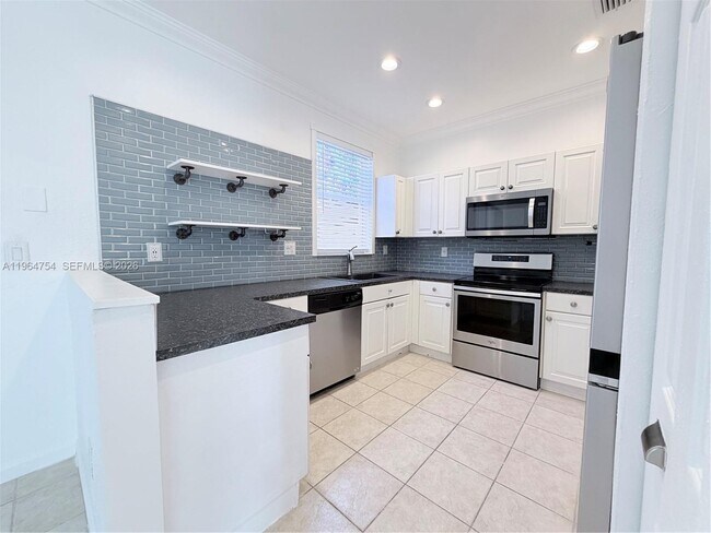 Building Photo - 792 NW 170th Terrace