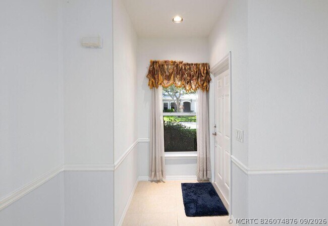 Building Photo - 1864 S Dovetail Dr