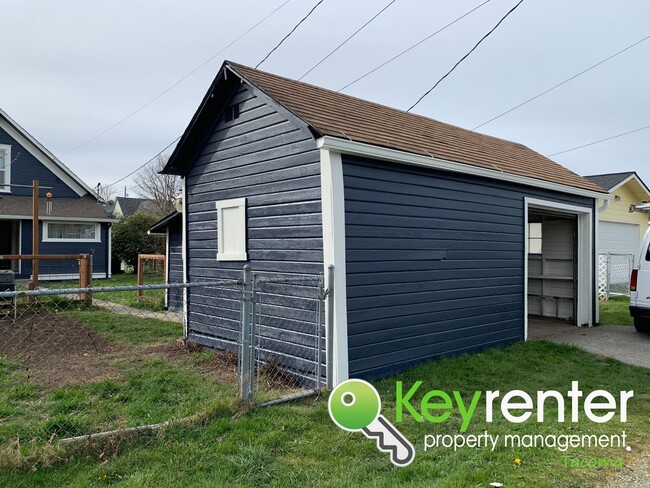 Building Photo - Centrally located 3Bd/1Bath Tacoma House!