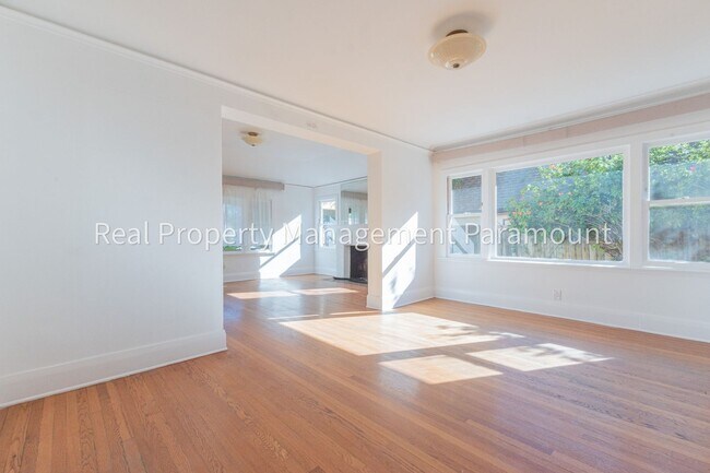 Building Photo - Beautiful house in Los Feliz