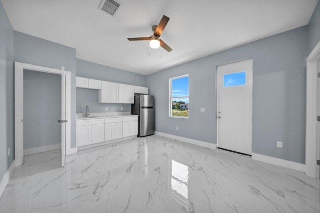 Primary Photo - 104 Harry Ave S