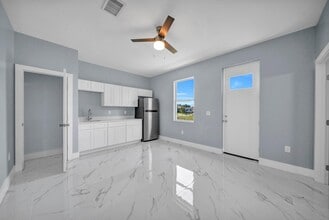 Building Photo - 104 Harry Ave S