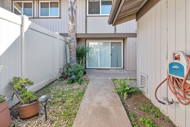 Building Photo - 11487 Matinal Cir