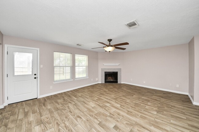 Building Photo - 3919 Vauxhall Dr S