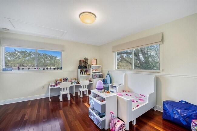 Building Photo - 10670 SW 77th Ave