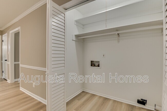 Building Photo - 454 Windtree Pl