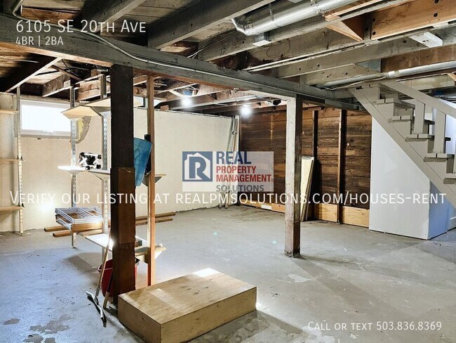 Building Photo - 6105 SE 20th Ave