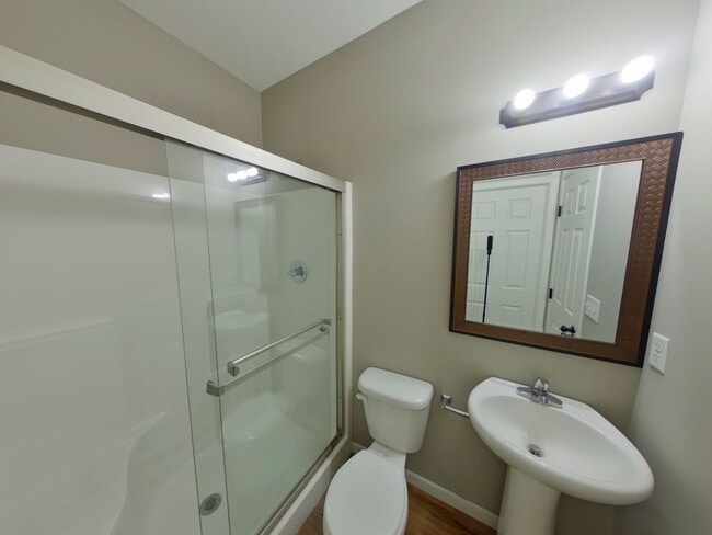 Building Photo - 447 S Longbranch Dr