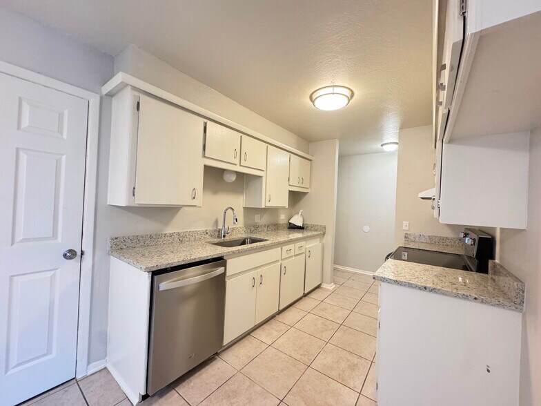 Building Photo - 8140 NW 28th St