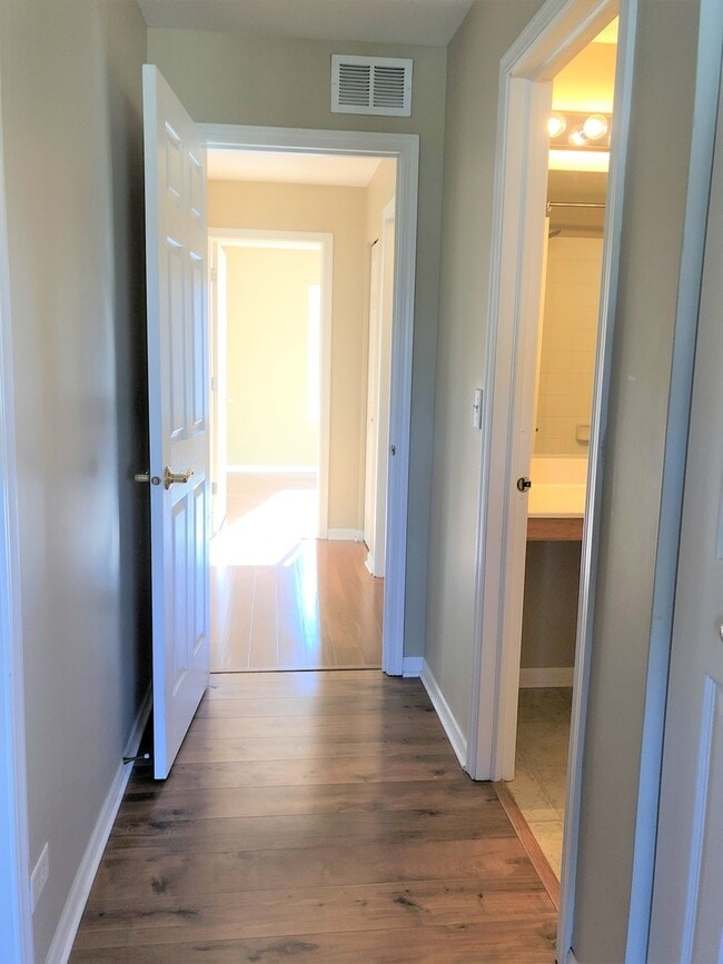 Building Photo - 1609 Fredericksburg Ln