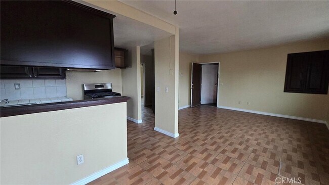 Building Photo - 308 N Millard Ave