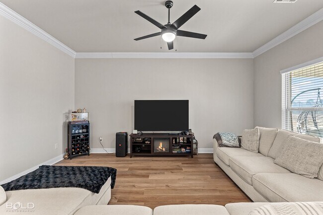 Building Photo - 315 Hummingbird Ln