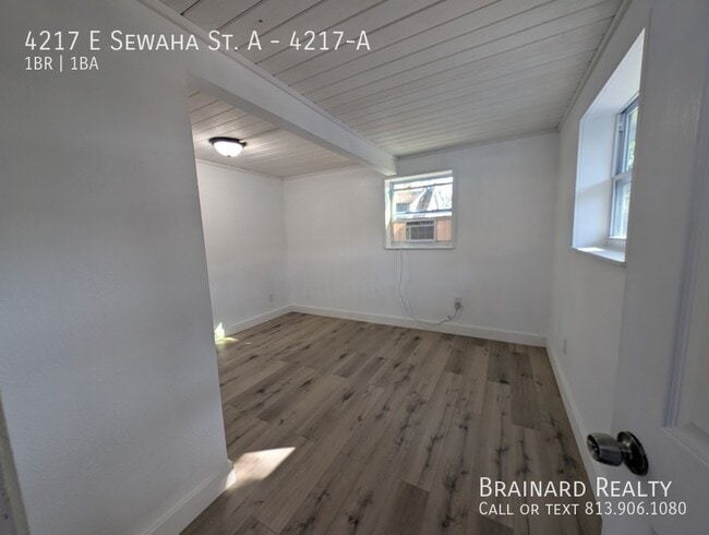 Building Photo - 4217 E Sewaha St