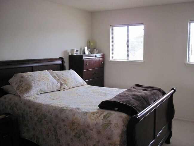 Building Photo - 3 BR, 2 BA, one car garage