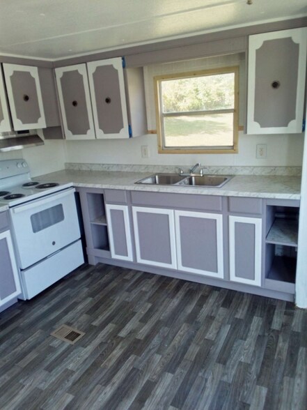 Primary Photo - 253 West St