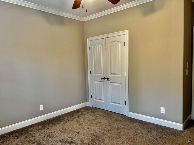 Building Photo - 609 Cannock Ct