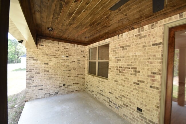 Building Photo - First Months Rent  Move In Special just $1799