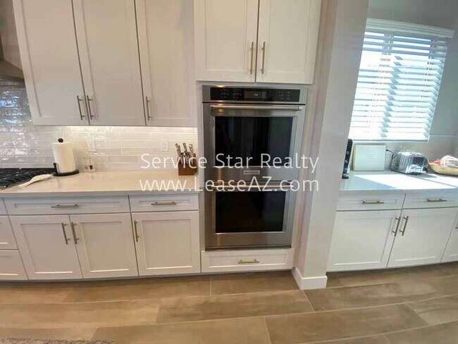 Building Photo - 9607 E Solina Ave