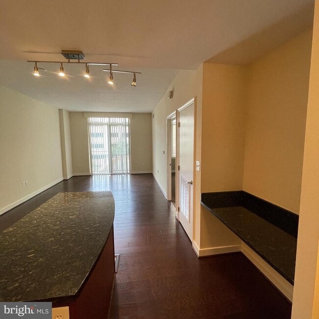 Building Photo - 155 Potomac Passage