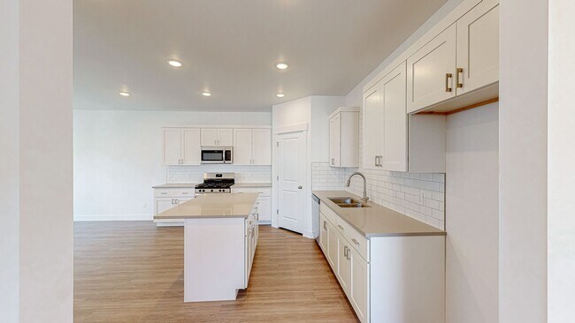 Building Photo - Incredible End Unit in Spanish Fork's Rive...