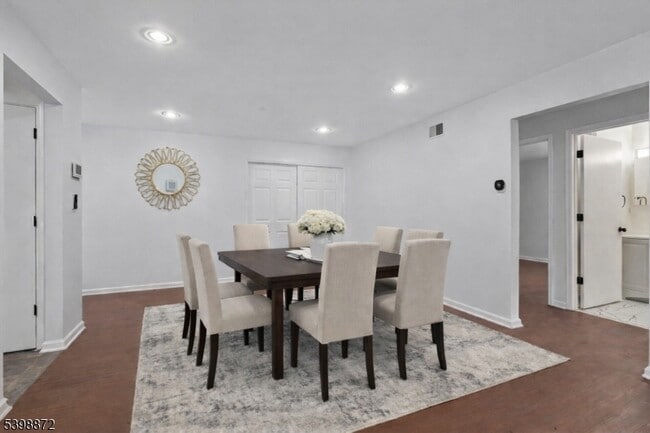 Building Photo - 56 Maple Ln