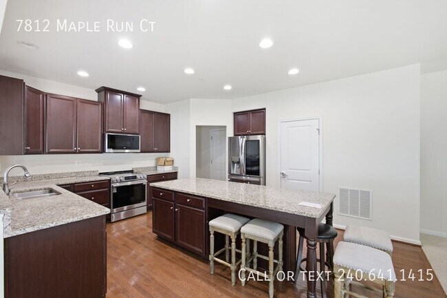 Building Photo - 7812 Maple Run Ct