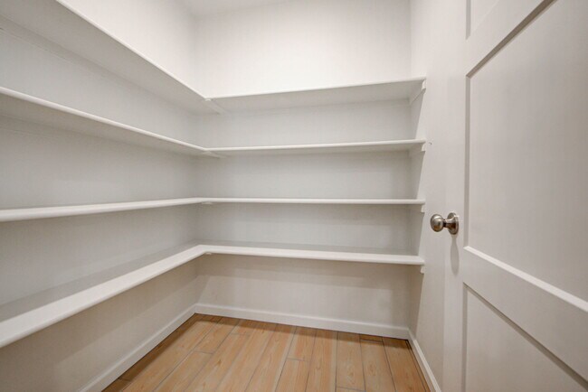 Building Photo - 323 Woodrock St