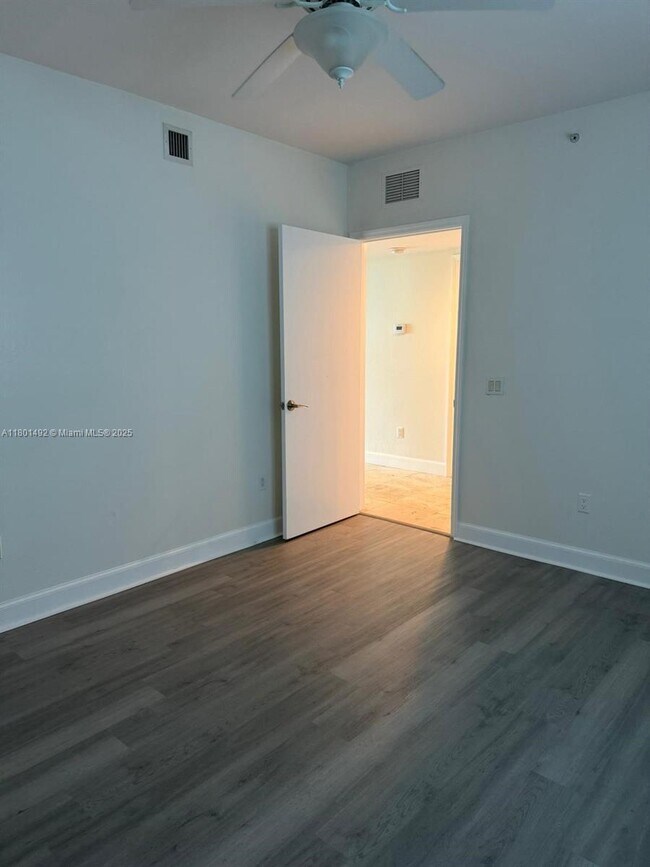 Building Photo - 15051 Royal Oaks Ln