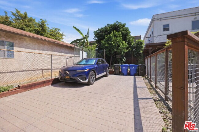 Building Photo - 340 N La Fayette Park Pl