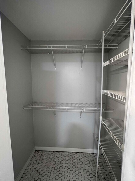 Building Photo - 2007 Creswell St