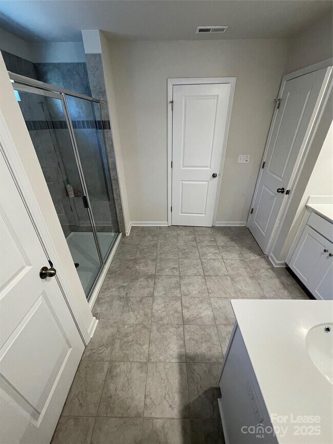 Building Photo - 398 Kennerly Center Dr