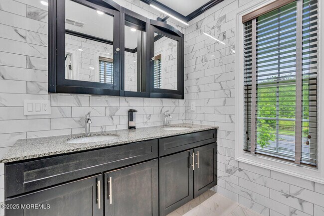 Building Photo - 47 McCormick Ave N