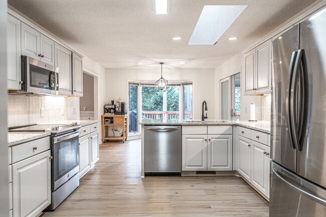 Building Photo - 11 Greenville Ln