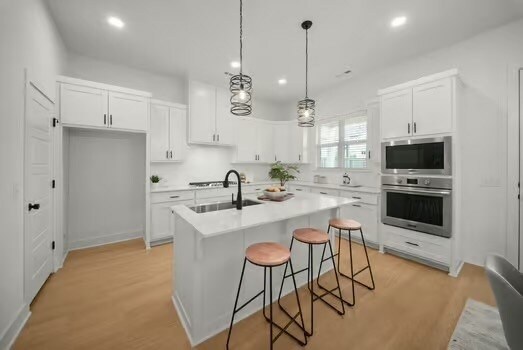 Building Photo - 3705 SW Daybreak Blvd