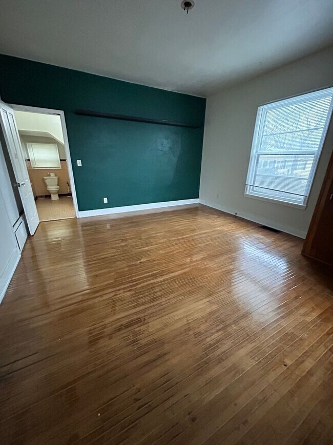 Building Photo - GB - 02 - Duplex